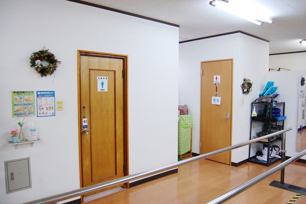 お手洗いと廊下の手すり
